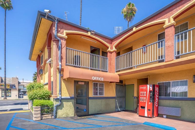 Economy Inn Hollywood - image 13