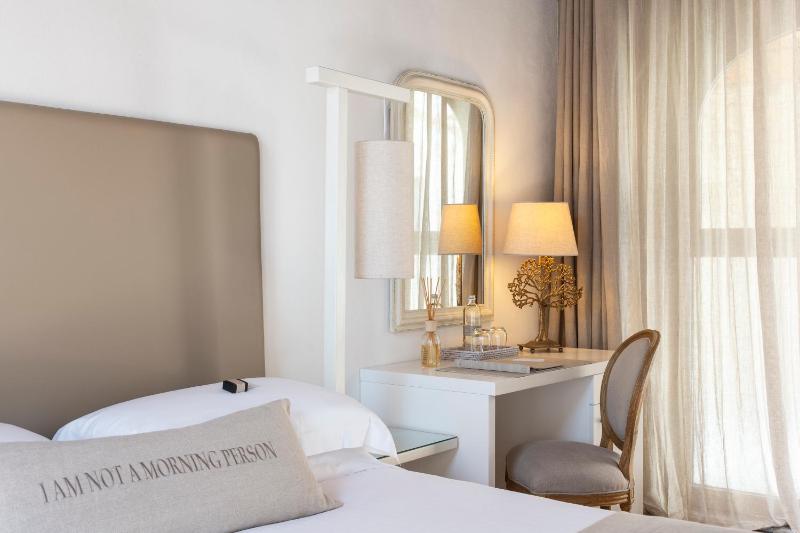 Standard Double Room image 3