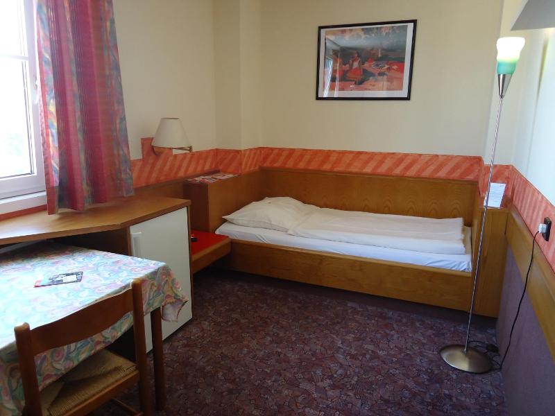 Economy Single Room image 3