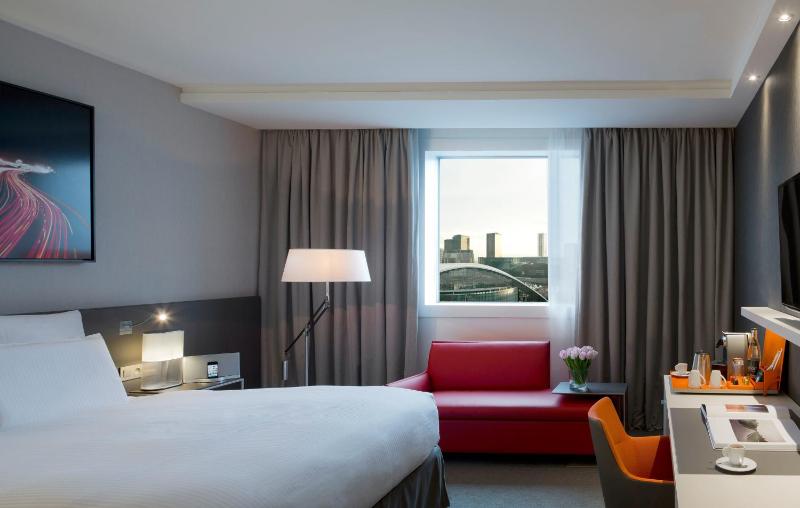 Deluxe King Room with View image 3