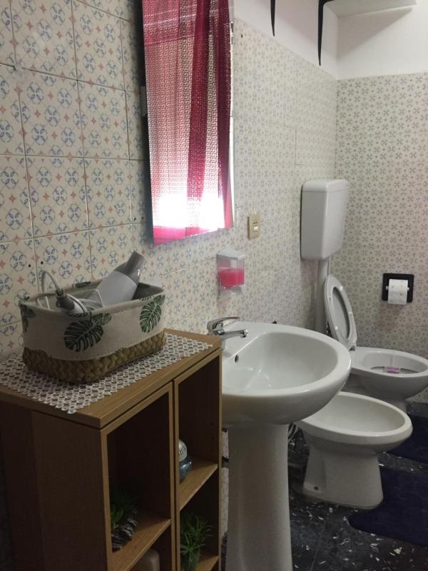 Twin Room with Shared Bathroom image 1