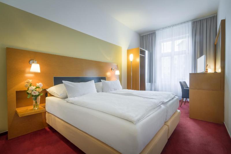 Double Room with Extra Bed image 3