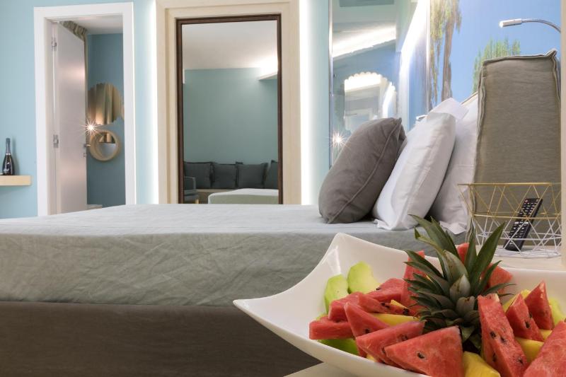 Junior Suite with Balcony image 2