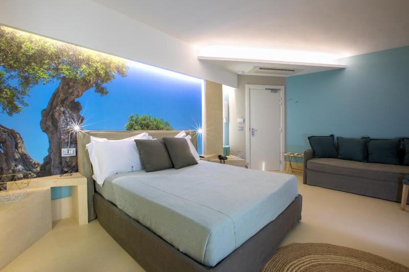 Junior Suite with Balcony image 1