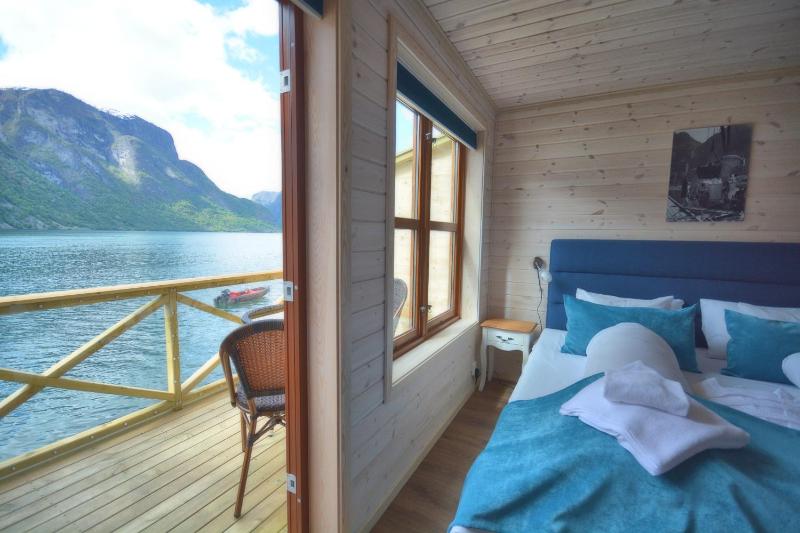 Deluxe Double Room with Balcony and Sea View image 4
