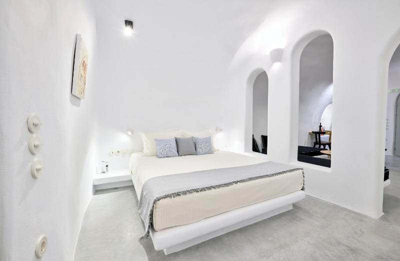 Cave Suite Oia - image 8