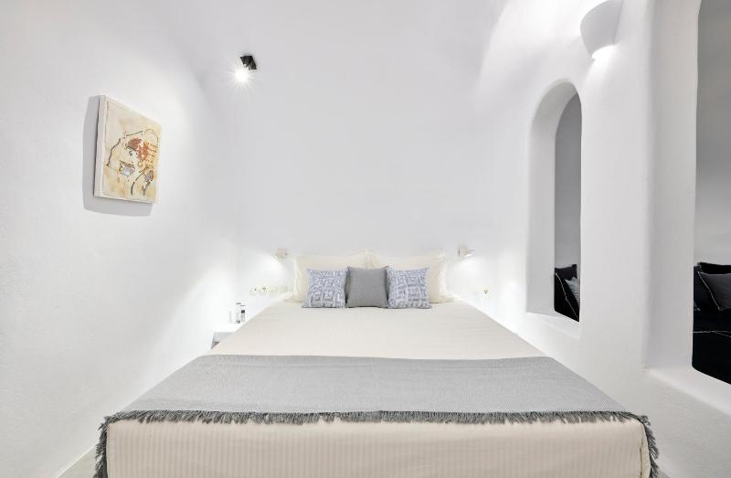 Cave Suite Oia - image 11