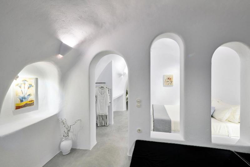 Cave Suite Oia - image 28