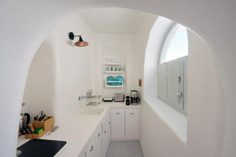Cave Suite Oia - image 46