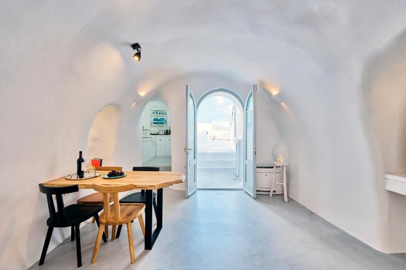 Cave Suite Oia - image 48