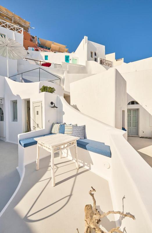 Cave Suite Oia - image 14