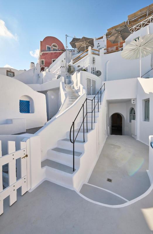 Cave Suite Oia - image 19