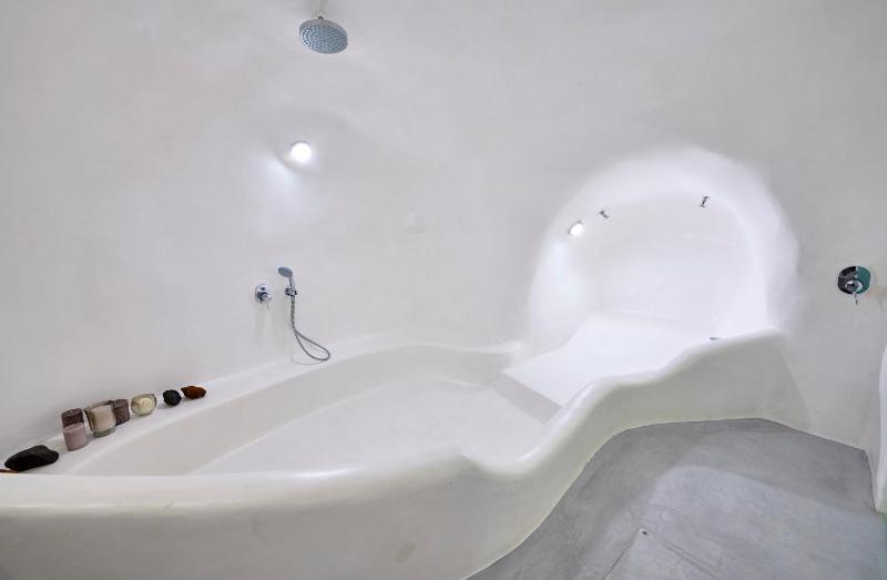 Cave Suite Oia - image 22