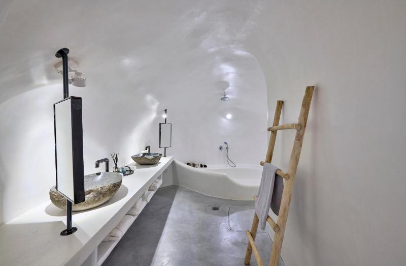 Cave Suite Oia - image 24