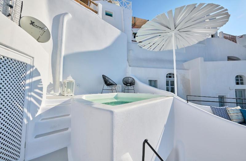 Cave Suite Oia - image 10