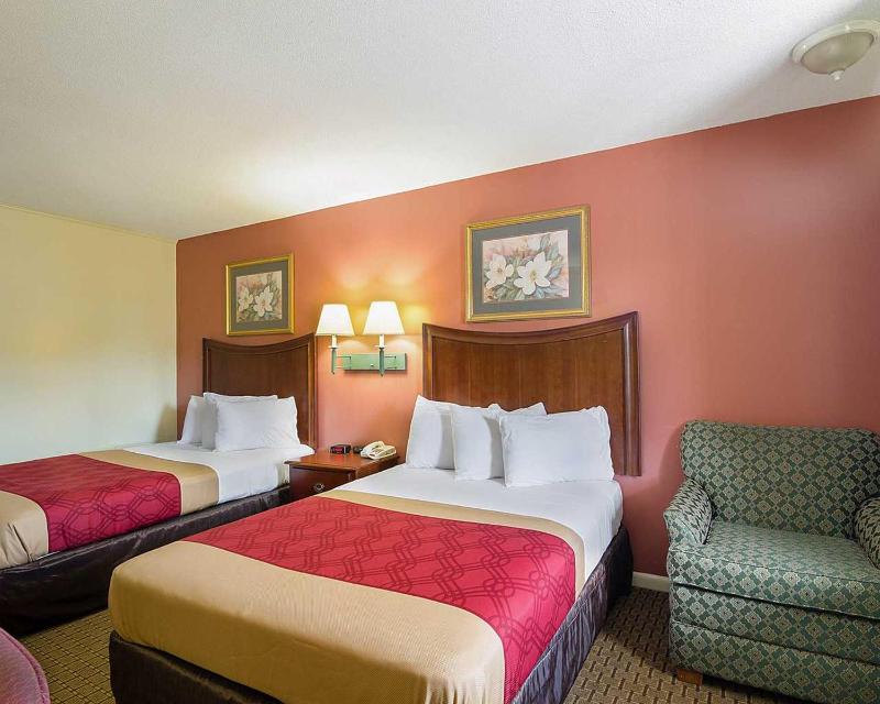 Double Room with Two Double Beds - Smoking image 2