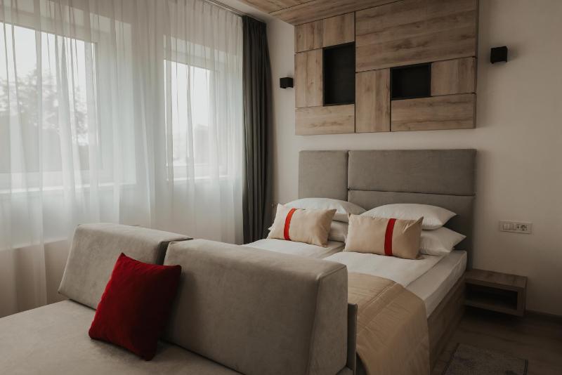 King Studio with Sofa Bed image 3