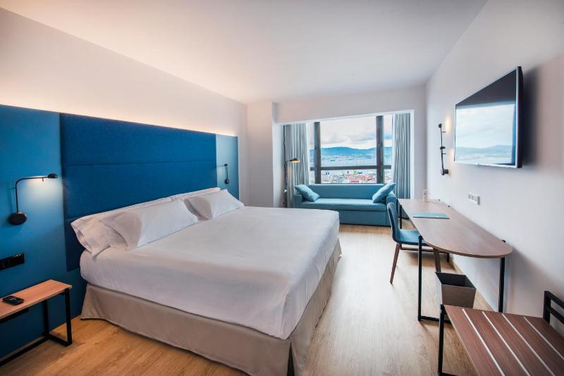 Superior King Room with Views (2 Adults) image 4