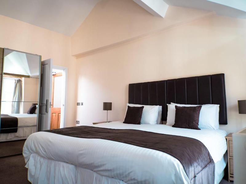 Executive Room image 3