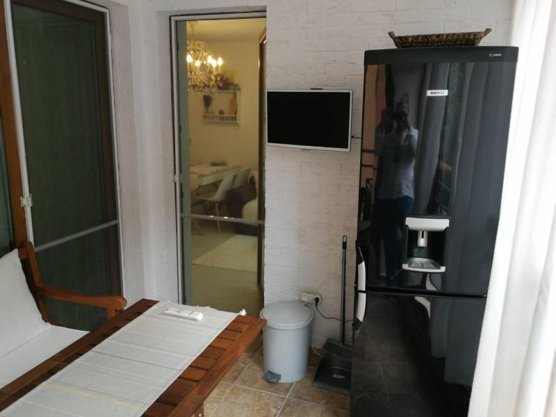 Deluxe Mediterranean Apartment image 4