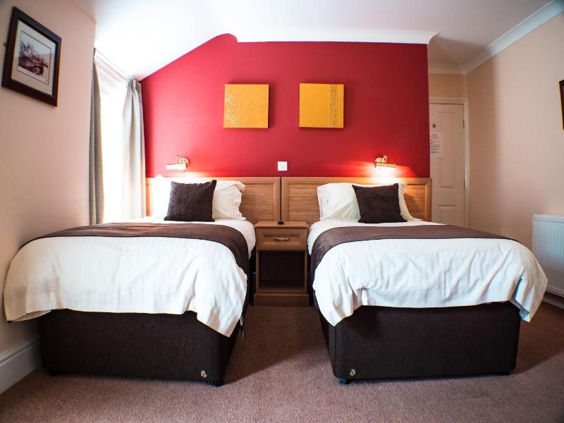 Twin Room image 2
