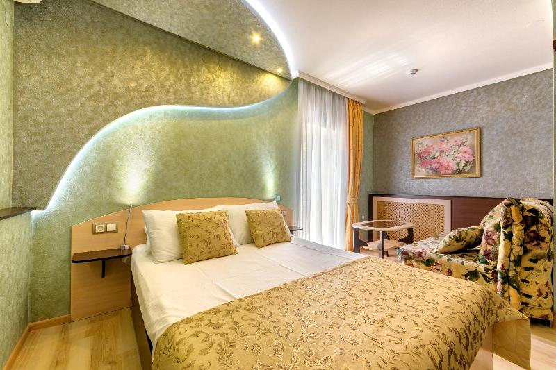 Deluxe Room image 2