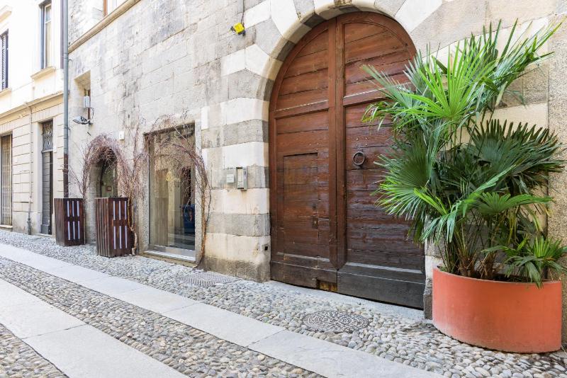 Palazzo Del Pero Luxury Attic - byMyHomeinComo - image 25
