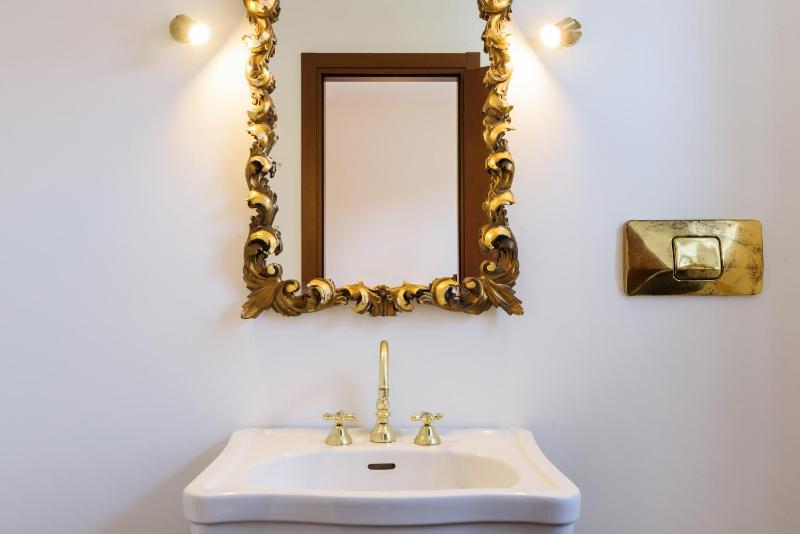 Palazzo Del Pero Luxury Attic - byMyHomeinComo - image 32
