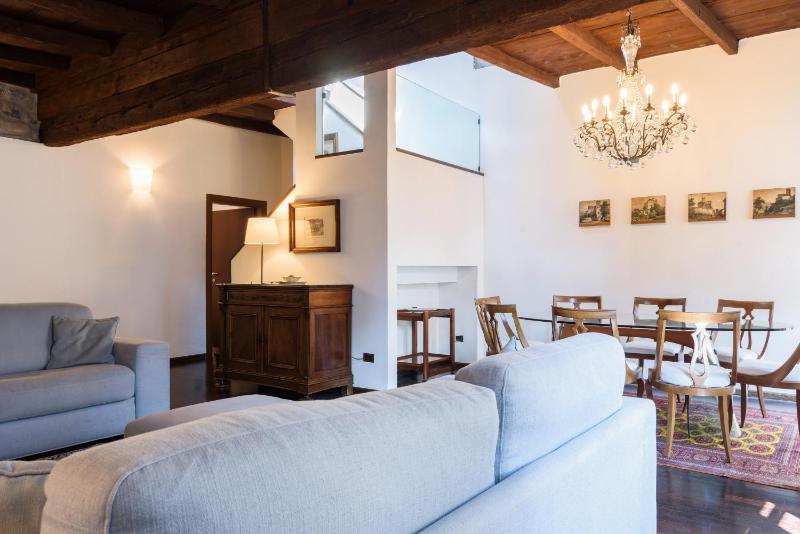 Palazzo Del Pero Luxury Attic - byMyHomeinComo - image 11
