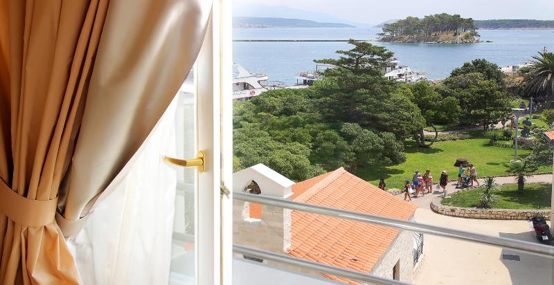  Deluxe Double Room with Sea View and Balcony image 4
