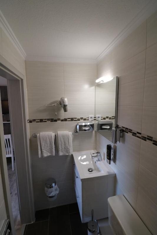 Double Room image 3