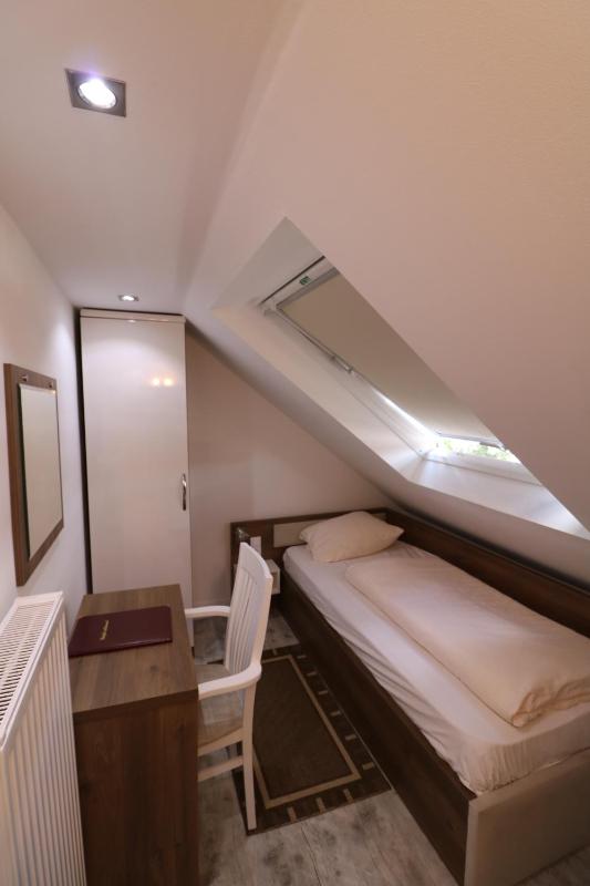 Single Room with Private External Bathroom image 1