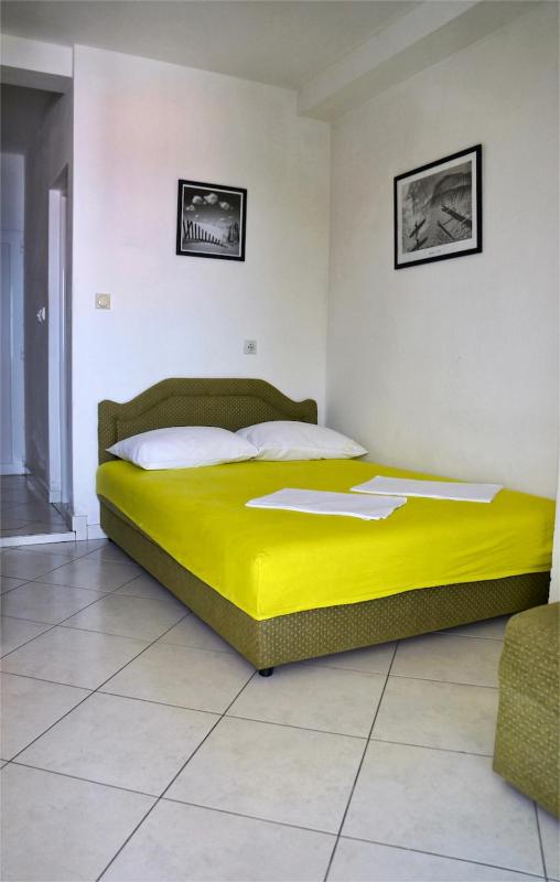 Studio Apartment image 4