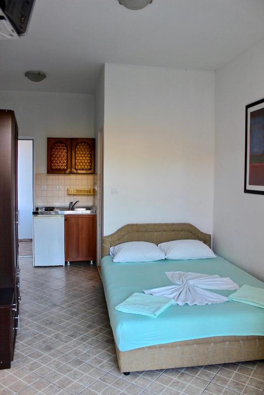 Studio Apartment image 1