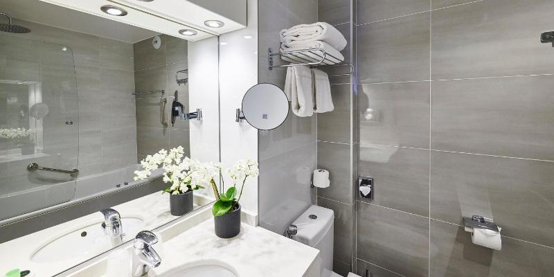 Comfort Queen Room image 4