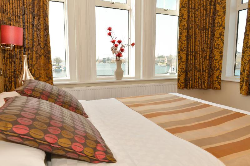 Deluxe Double Room with View image 4