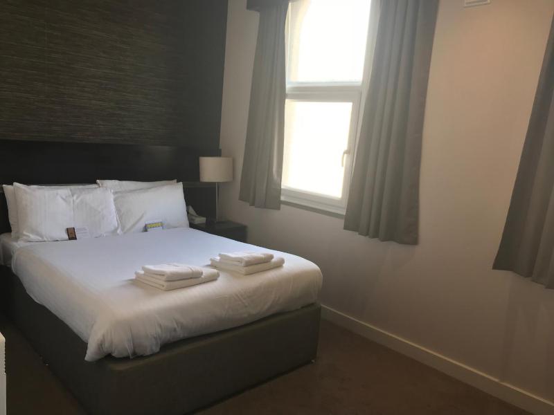 Double Room image 4