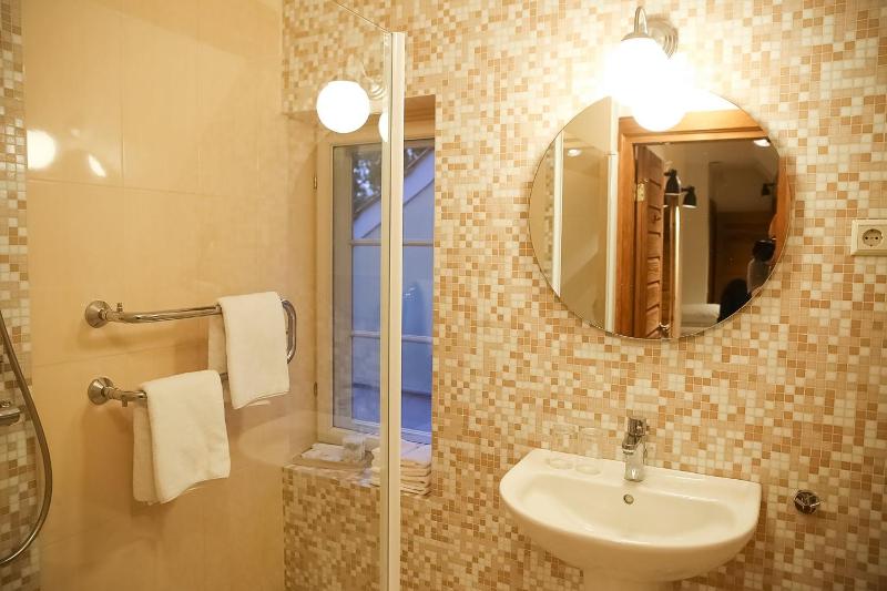 Two-Bedroom Family Room with Two Bathrooms image 4