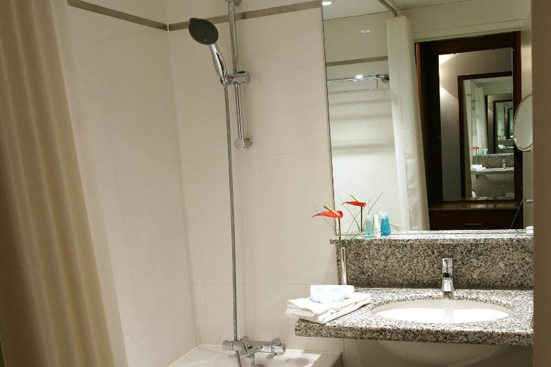 Standard Room image 4