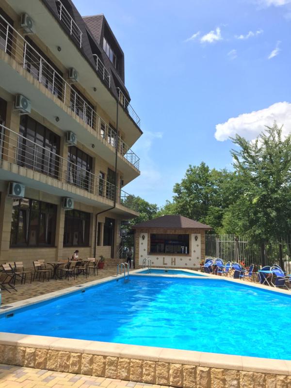 Double Room with Balcony image 2