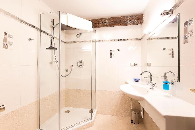 Standard Double Room image 3