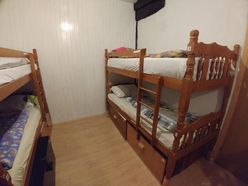 Bunk Bed in Mixed Dormitory Room image 4