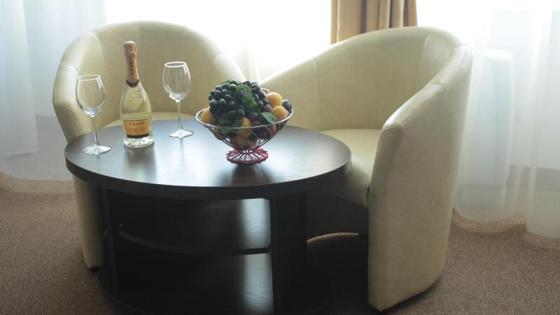 Suite with Kitchenette image 4