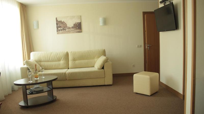 Suite with Kitchenette image 3