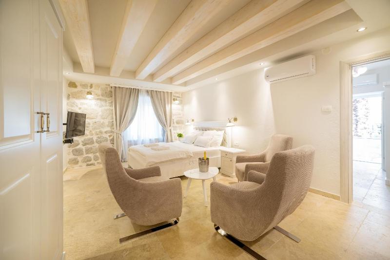 Superior Apartment image 1
