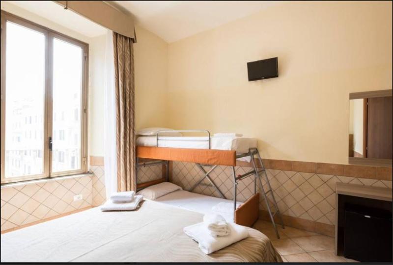 Quadruple Room with Private Bathroom image 2