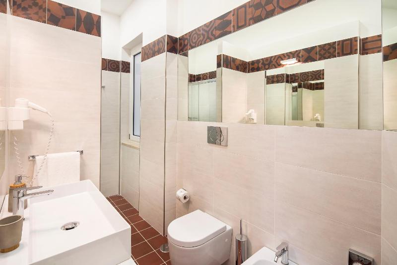 Superior Triple Room image 2