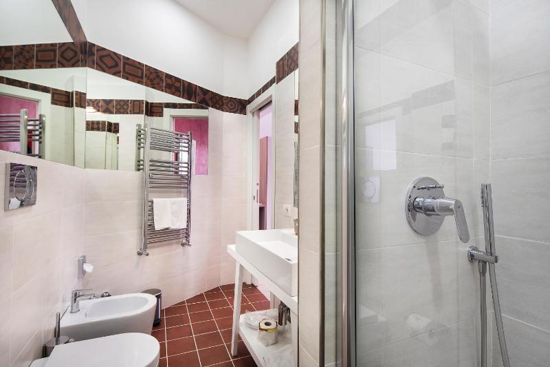 Superior Triple Room image 3