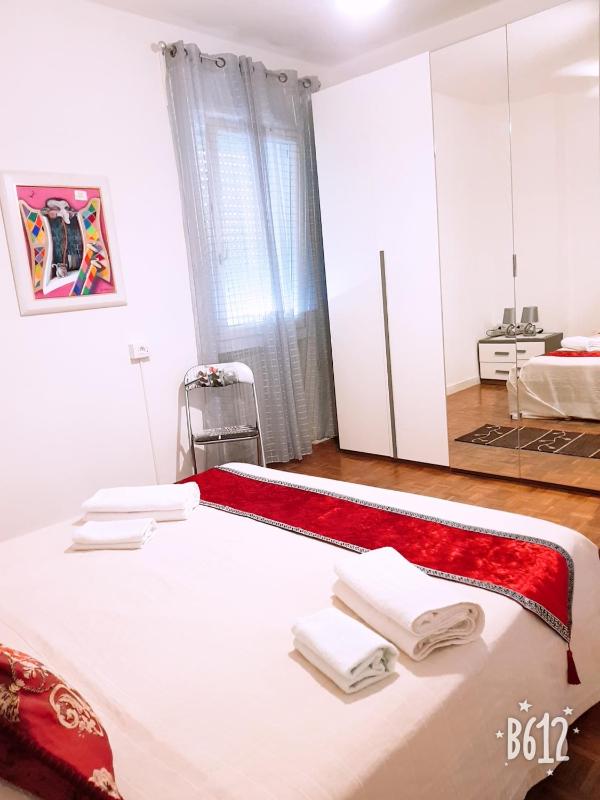 Double Room with Shared Bathroom image 3