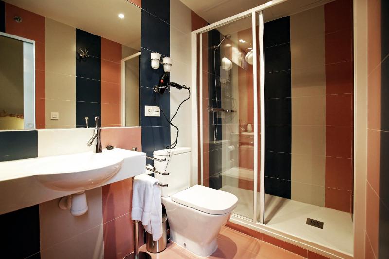 Double Room image 2